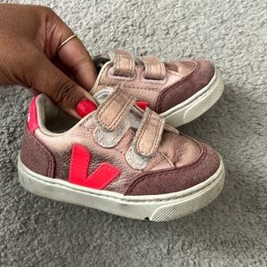 Toddler Veja V-12 Pink Metallic sz 7
